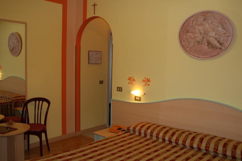Hotel Alsazia Sirmione Bilik gambar